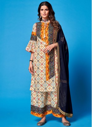 Astonishing Salwar Suit For Festival
