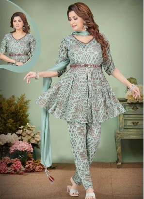 Beautifull Sea Green Georgette Pent Set with Print Work.