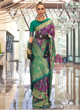 Beckoning Green and Purple Handloom silk Trendy Saree