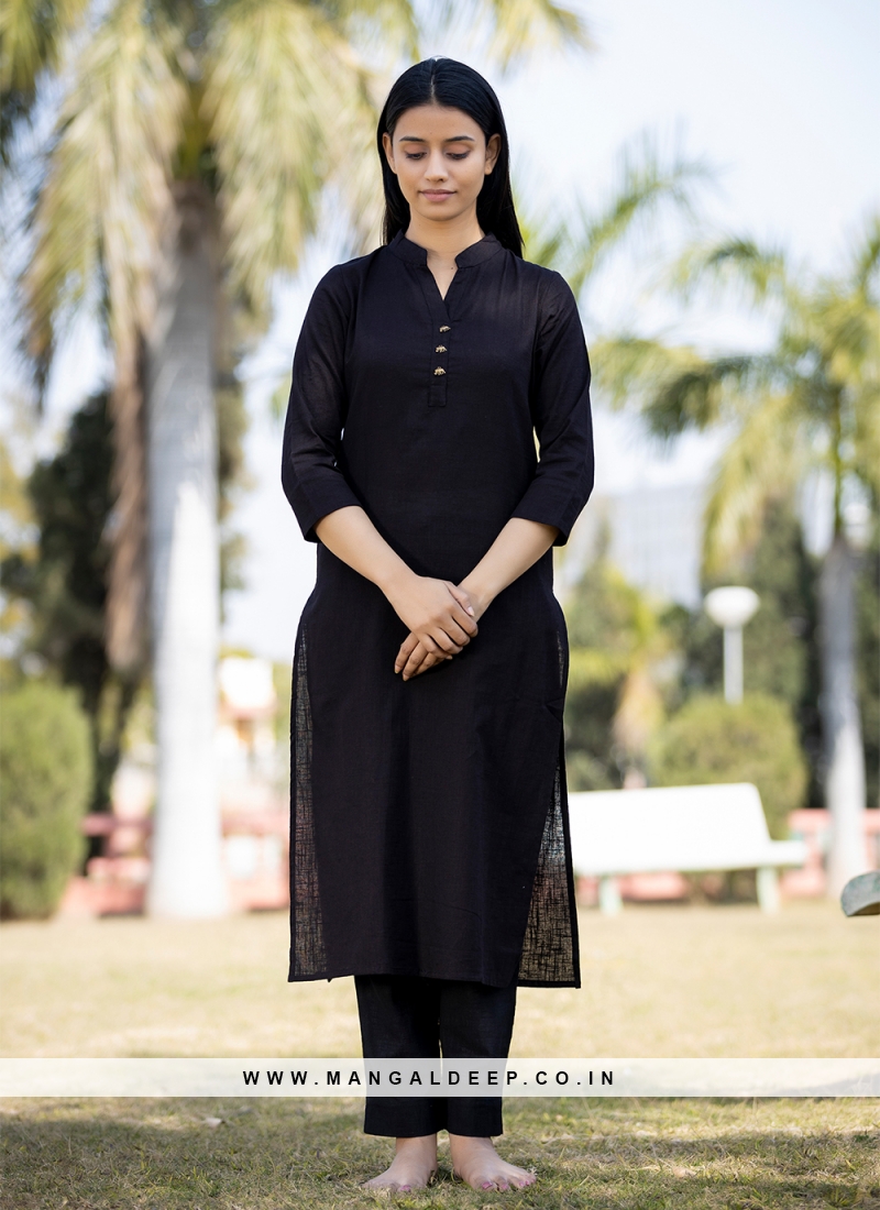 Black Straight Kurta with Pants and Dupatta | Bluz tasarımları, Hint  kıyafetleri, Tasarımcı giyim