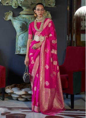 Blooming Weaving Handloom silk Magenta Classic Saree