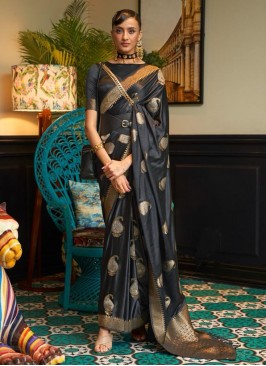 Breathtaking Classic Saree For Party