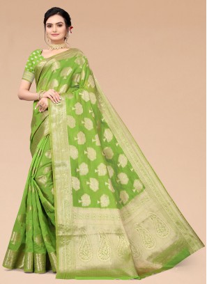 Classy Classic Saree For Festival