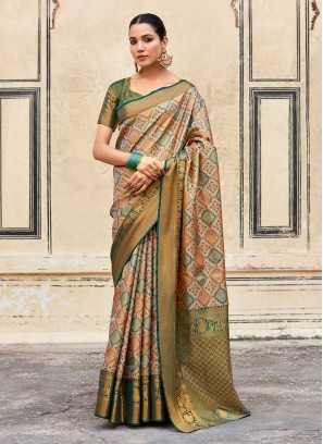 Contemporary Saree Weaving Pure Silk in Green