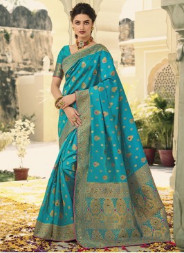 Distinguishable Saree For Party