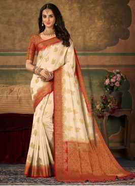 Enchanting Saree For Festival