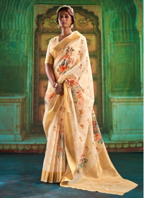 Enticing Traditional Saree For Festival