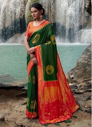 Entrancing Kanjivaram Silk Zari Trendy Saree