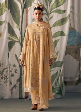 Especial Embroidered Cream Pakistani Suit 