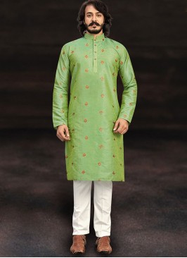 Fashionable Green Kurta Set