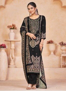 Flattering Black Pakistani Salwar Suit