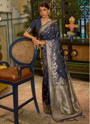 Gleaming Handloom silk Classic Saree
