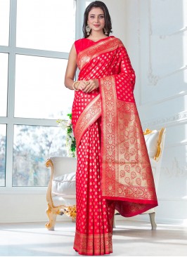 Glowing Traditional Saree For Festival