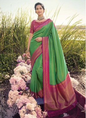 Gratifying Weaving Saree