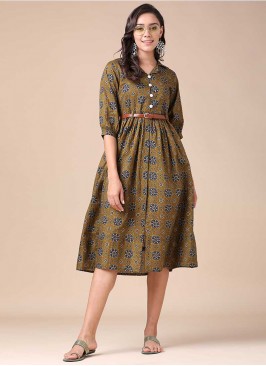 Green Color Cotton Classic Kurti With Belt