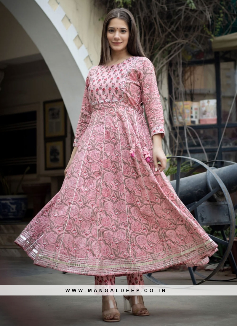 How to choose Designer Party Wear Kurtis? - LooksGud.com