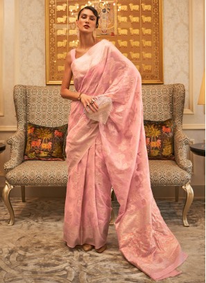 Honourable Handloom silk Trendy Saree