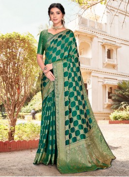 Hypnotizing Green Border Classic Saree