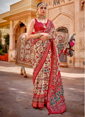 Lovable Silk Ceremonial Classic Saree