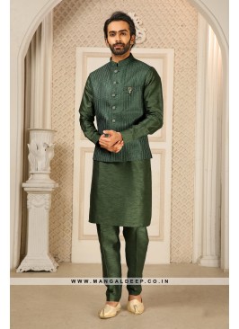 Men's Green Ethnic Motifs Kurta with Pyjamas & Nehru Jacket