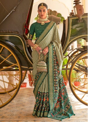 Miraculous Weaving Classic Saree