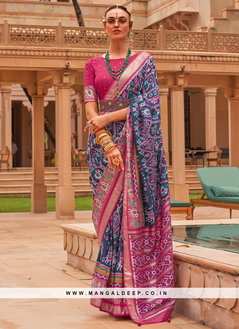 Share more than 142 pink saree with blue border latest
