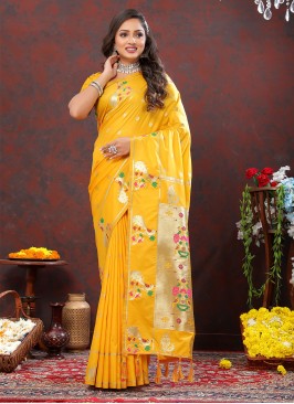 Prepossessing Silk Weaving Contemporary Style Saree