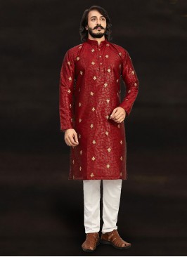 Redefining simplicity in Maroon Kurta Set