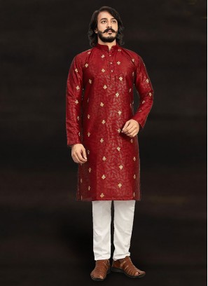 Redefining simplicity in Maroon Kurta Set