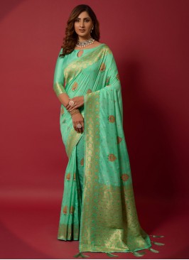 Renowned Contemporary Style Saree For Mehndi