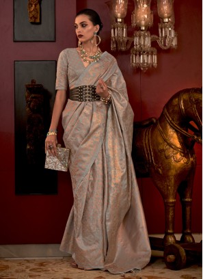 Resplendent Handloom silk Weaving Grey Saree