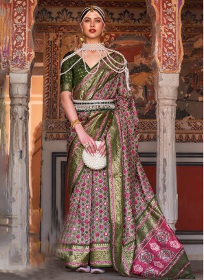 Resplendent Patola Print Ceremonial Designer Saree