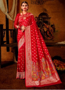 Sightly Traditional Saree For Engagement