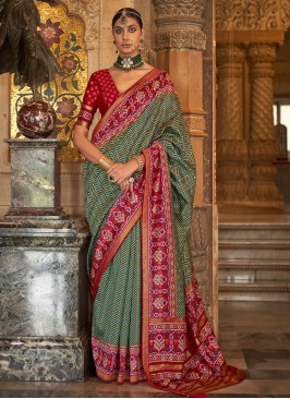 Snazzy Green Weaving Banarasi Silk Saree