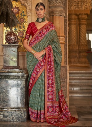 Snazzy Green Weaving Banarasi Silk Saree