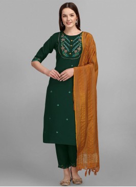 Sonorous Salwar Kameez For Party