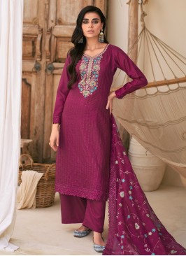 Specialised Embroidered Wedding Salwar Kameez