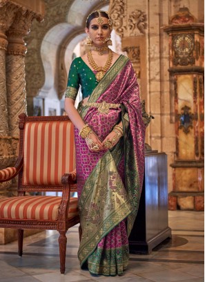Striking Jacquard Silk Weaving Contemporary Style Saree