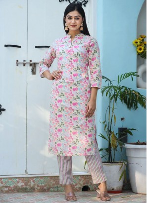 Striking Party Wear Kurti For Ceremonial