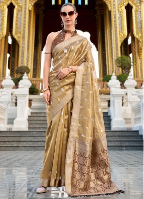Stupendous Traditional Saree For Festival