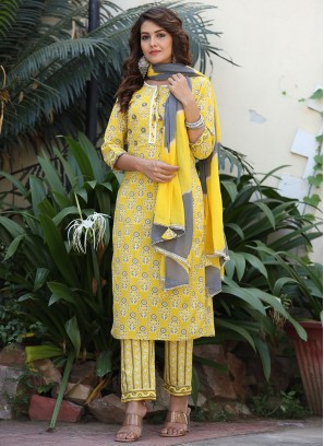 Stylish Cotton Reception Straight Salwar Suit