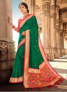 Surpassing Banarasi Silk Weaving Green Classic Saree