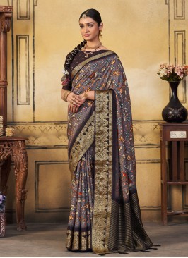 Tantalizing Border Designer Saree