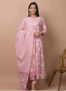 Tantalizing Pink Salwar Kameez