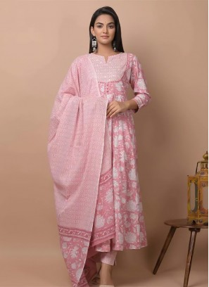 Tantalizing Pink Salwar Kameez