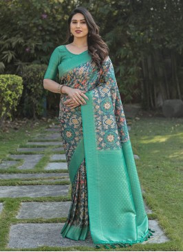 Titillating Classic Saree For Reception