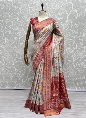 Titillating Weaving Reception Classic Saree