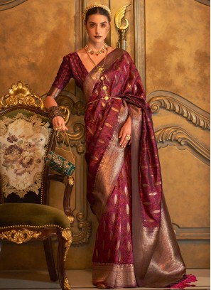 Trendy Saree Weaving Handloom silk in Crimson