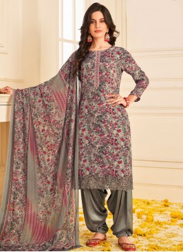 Voguish Straight Salwar Suit For Party