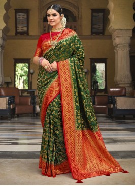 Voguish Trendy Saree For Engagement